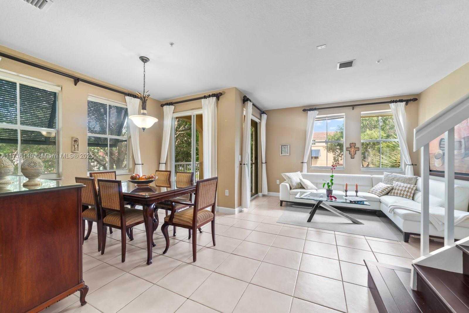 Small Image of 160 JACARANDA COUNTRY CLUB DR #201, Plantation Number 9