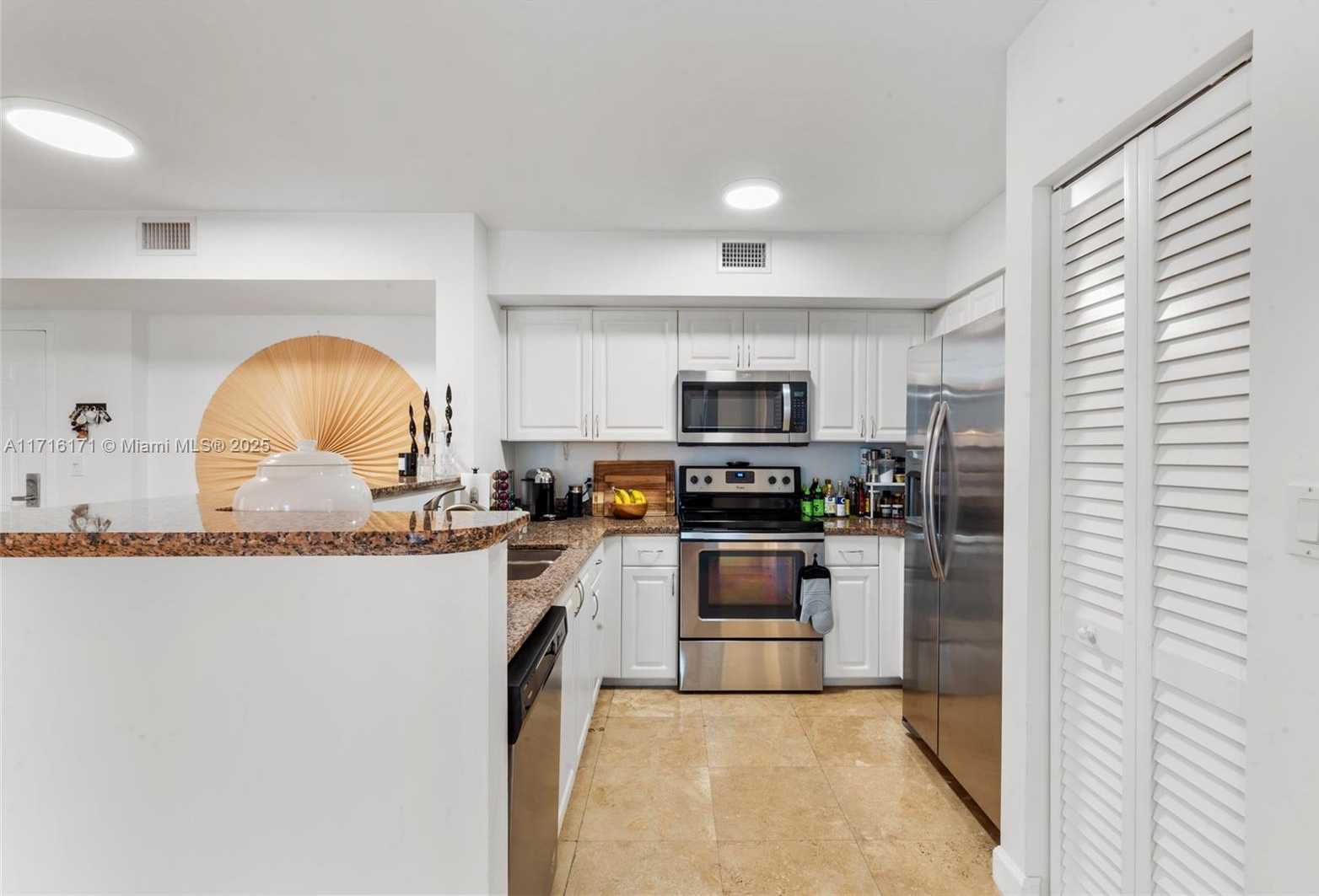Small Image of 1155 BRICKELL BAY DR #1903, Miami Number 13