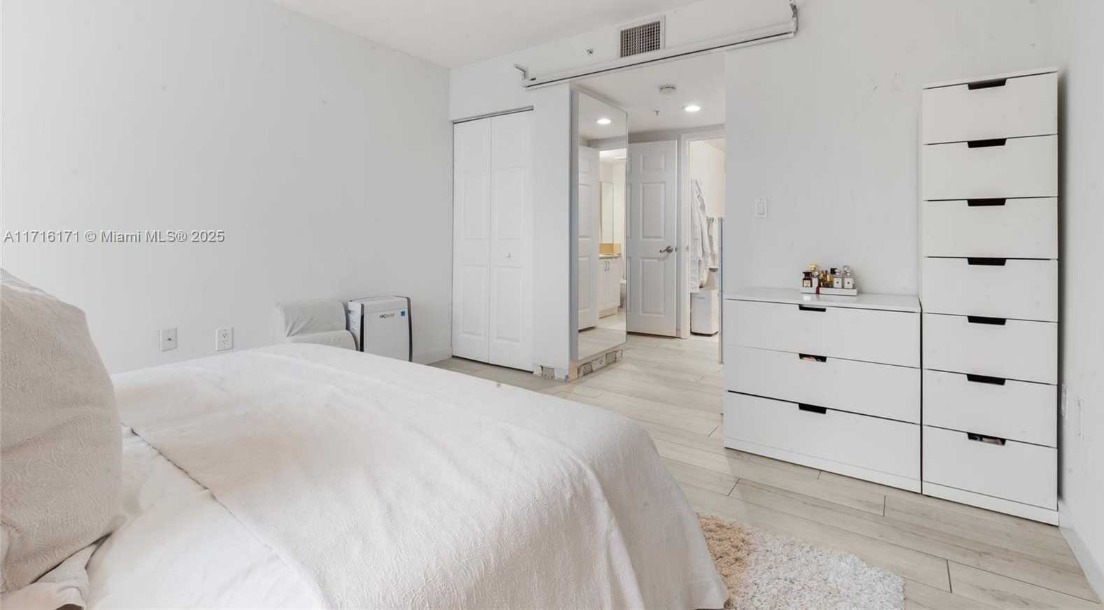 Small Image of 1155 BRICKELL BAY DR #1903, Miami Number 22
