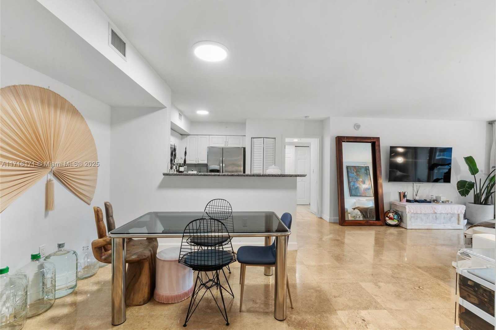 Small Image of 1155 BRICKELL BAY DR #1903, Miami Number 3