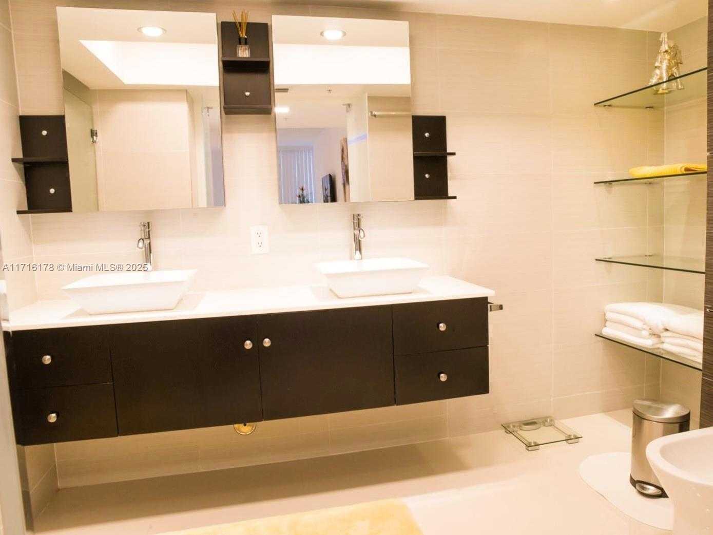 Small Image of 6301 COLLINS AVE #1402, Miami Beach Number 17