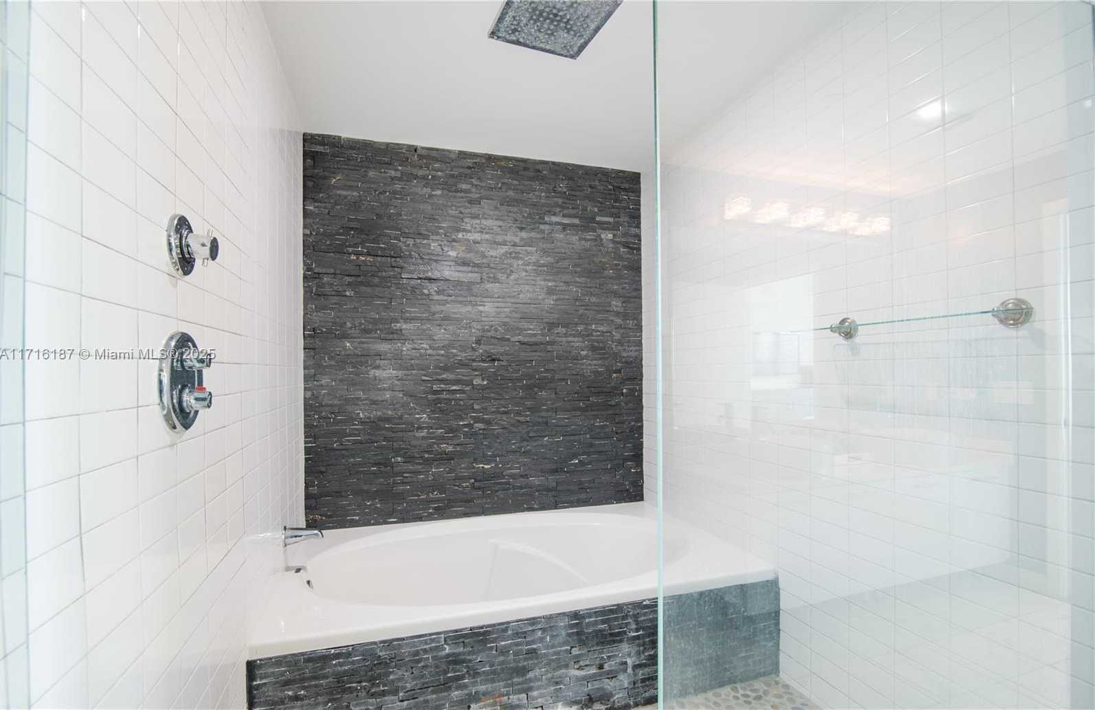 Small Image of 888 BISCAYNE BLVD #3506, Miami Number 11