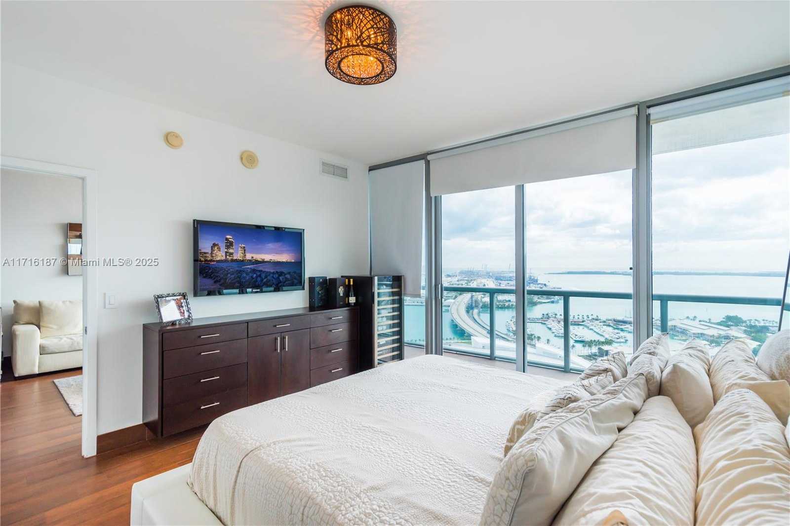 Small Image of 888 BISCAYNE BLVD #3506, Miami Number 9