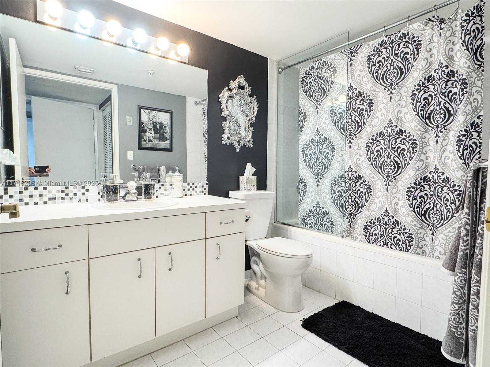 Small Image of 1688 WEST AVE #1004, Miami Beach Number 12