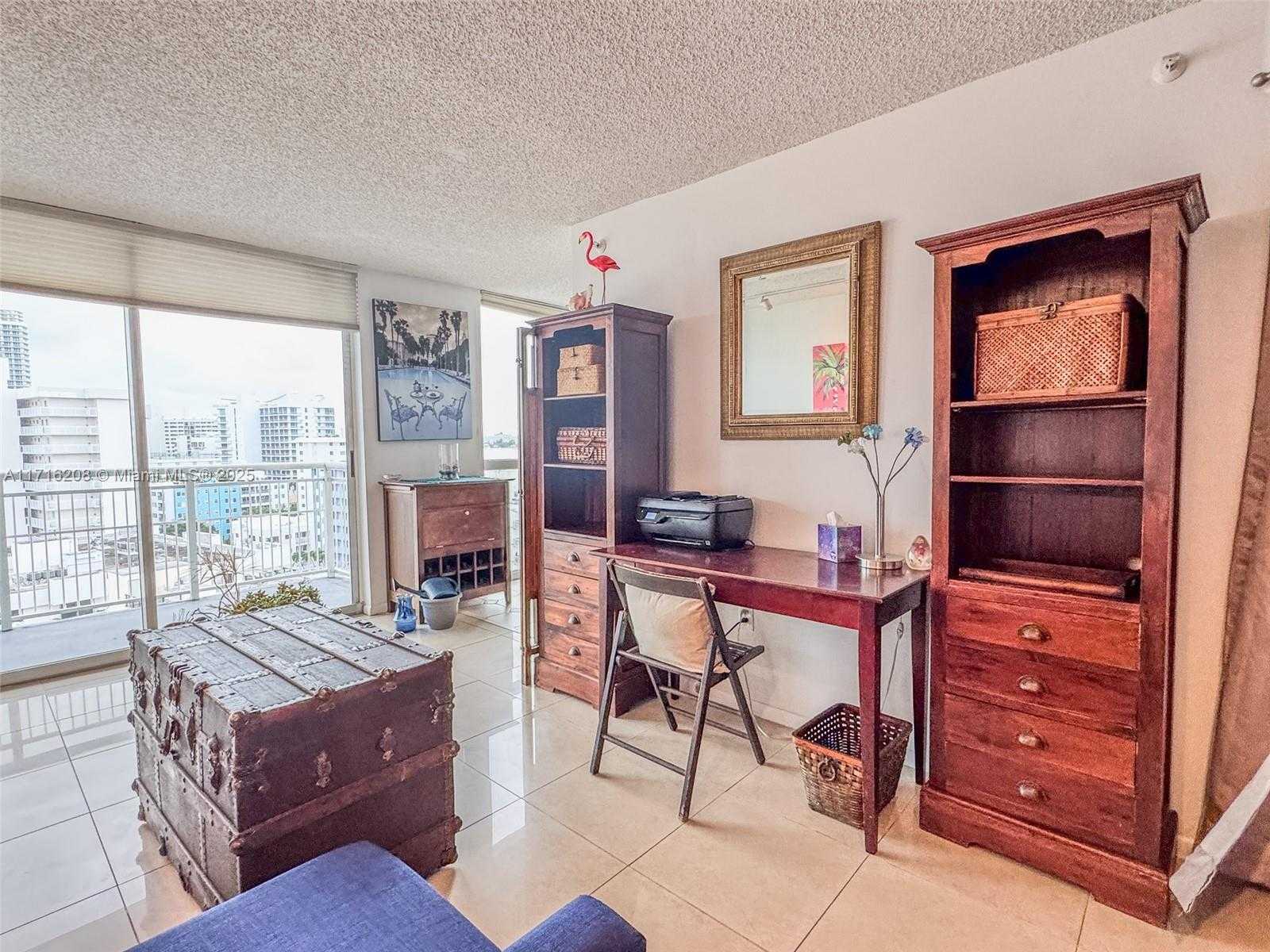 Small Image of 1688 WEST AVE #1004, Miami Beach Number 6