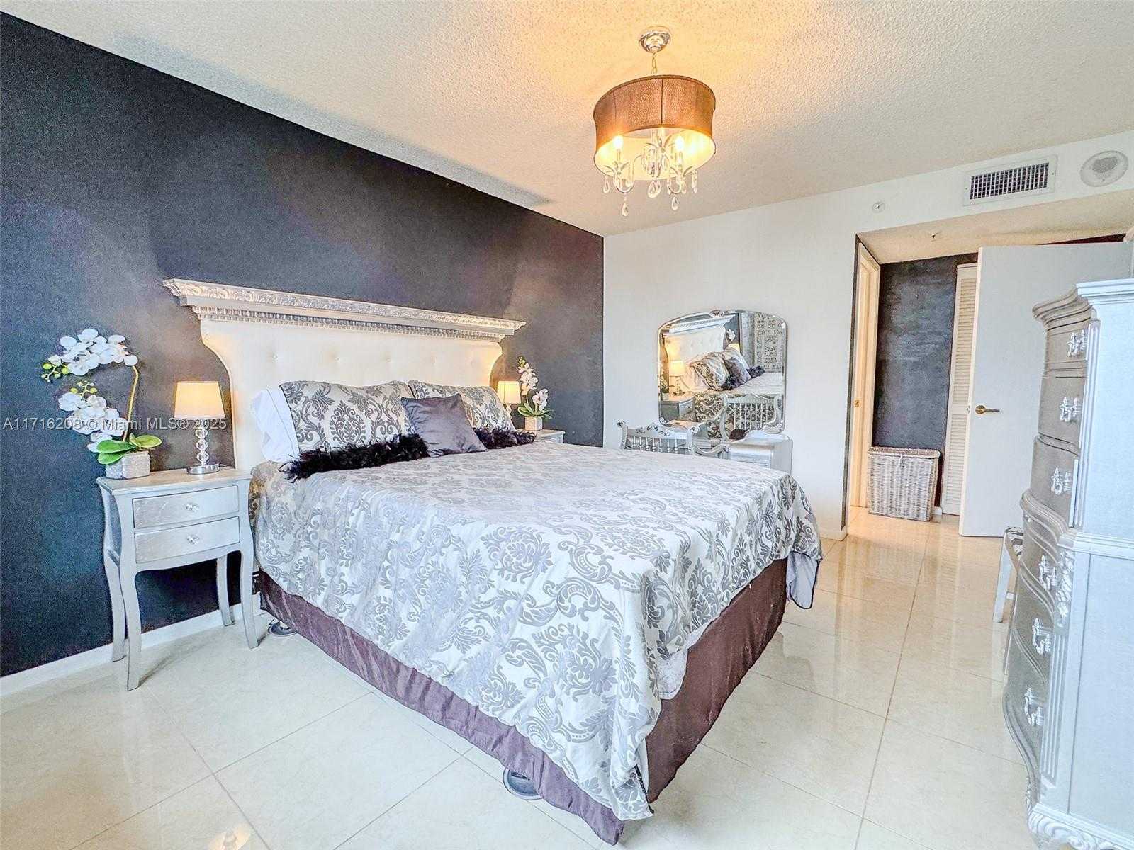 Small Image of 1688 WEST AVE #1004, Miami Beach Number 9