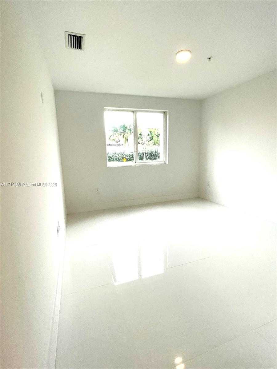 Small Image of 10950 NORTH WEST 82ND ST #113, Doral Number 6