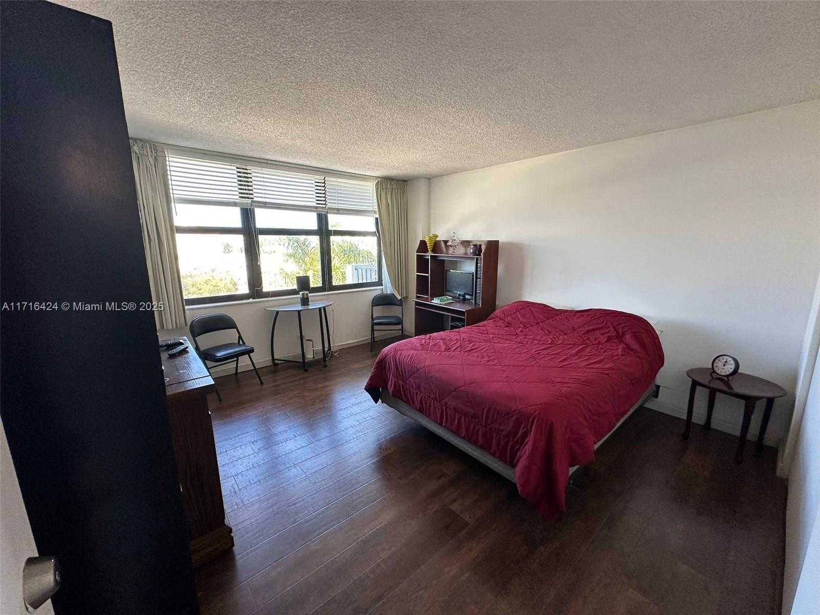Small Image of 10101 EAST BAY HARBOR DR #509, Bay Harbor Islands Number 12