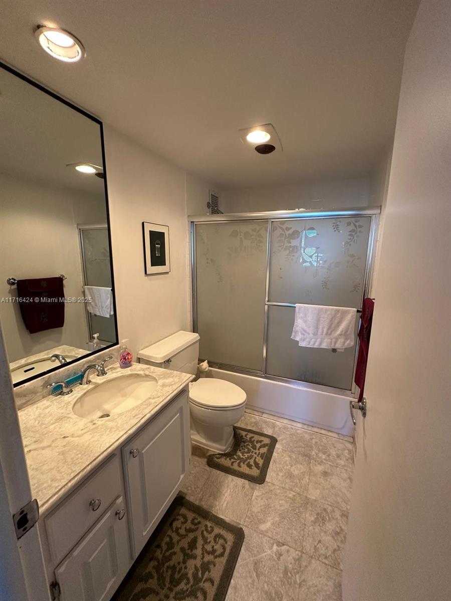 Small Image of 10101 EAST BAY HARBOR DR #509, Bay Harbor Islands Number 14