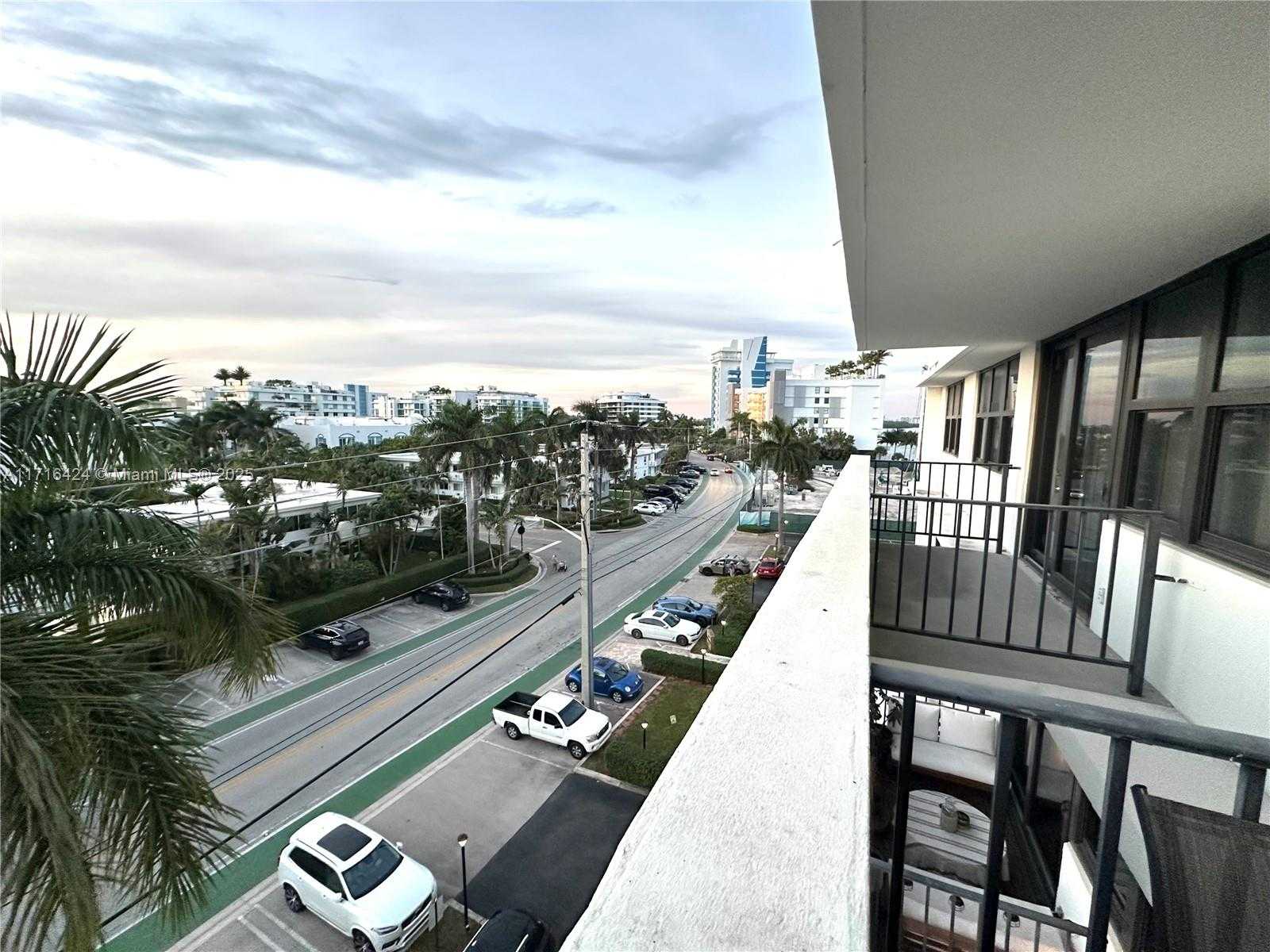 Small Image of 10101 EAST BAY HARBOR DR #509, Bay Harbor Islands Number 19