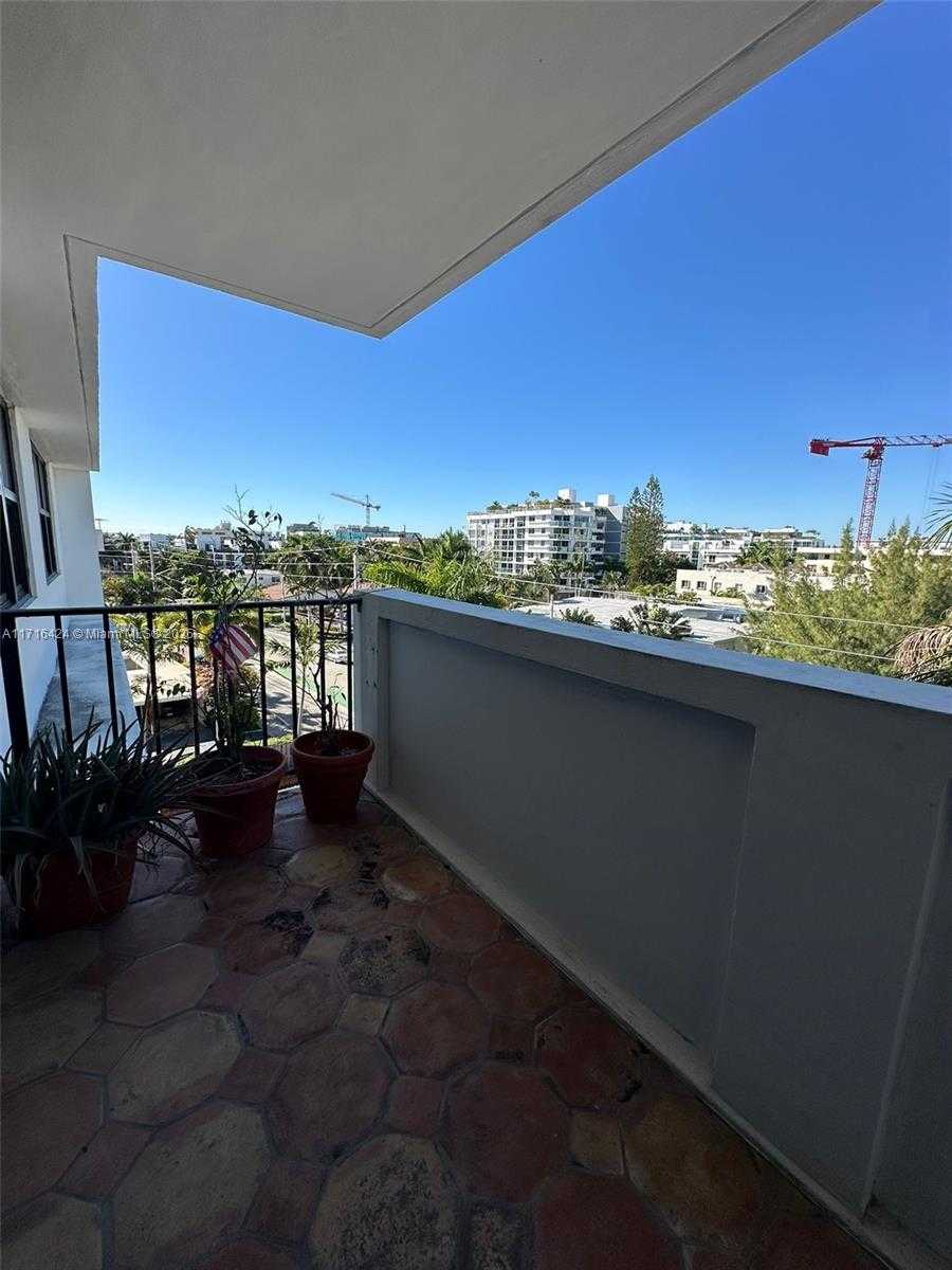 Small Image of 10101 EAST BAY HARBOR DR #509, Bay Harbor Islands Number 25