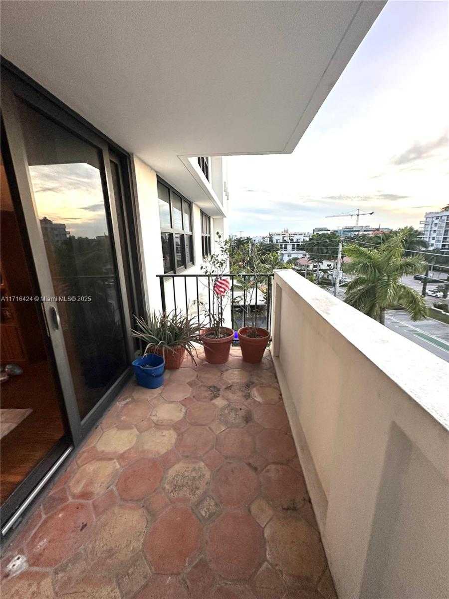 Small Image of 10101 EAST BAY HARBOR DR #509, Bay Harbor Islands Number 26