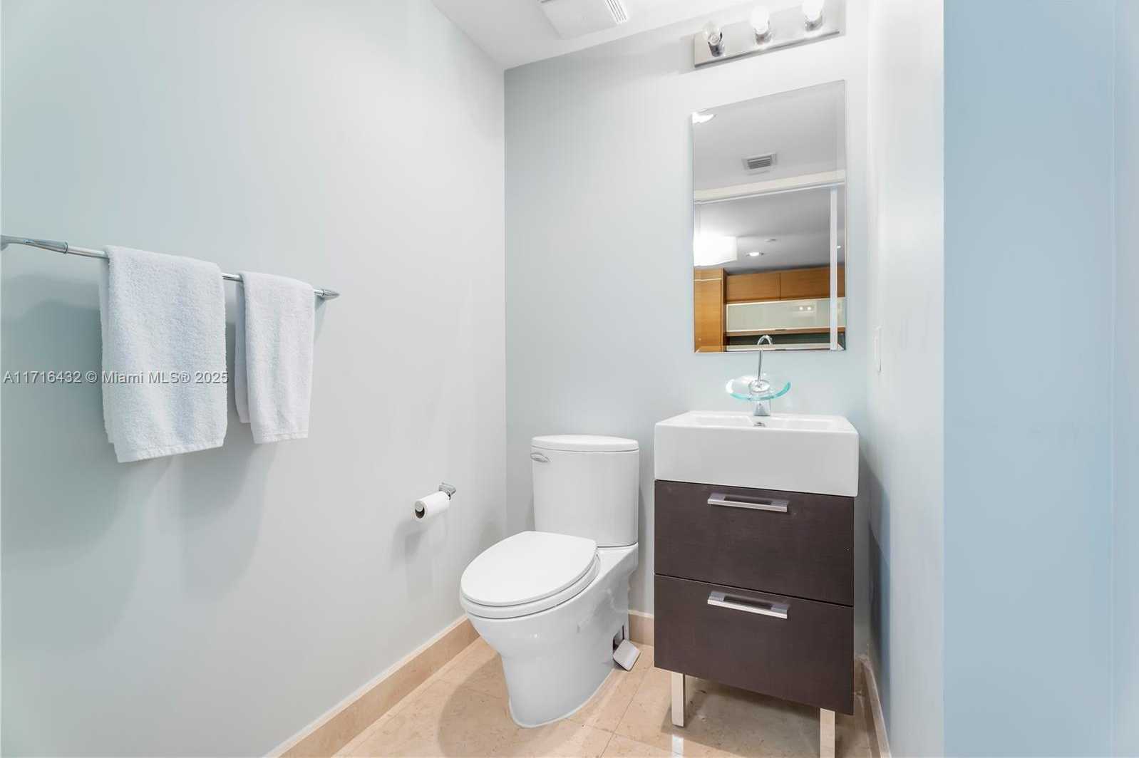 Small Image of 5875 COLLINS AVE #1004, Miami Beach Number 10