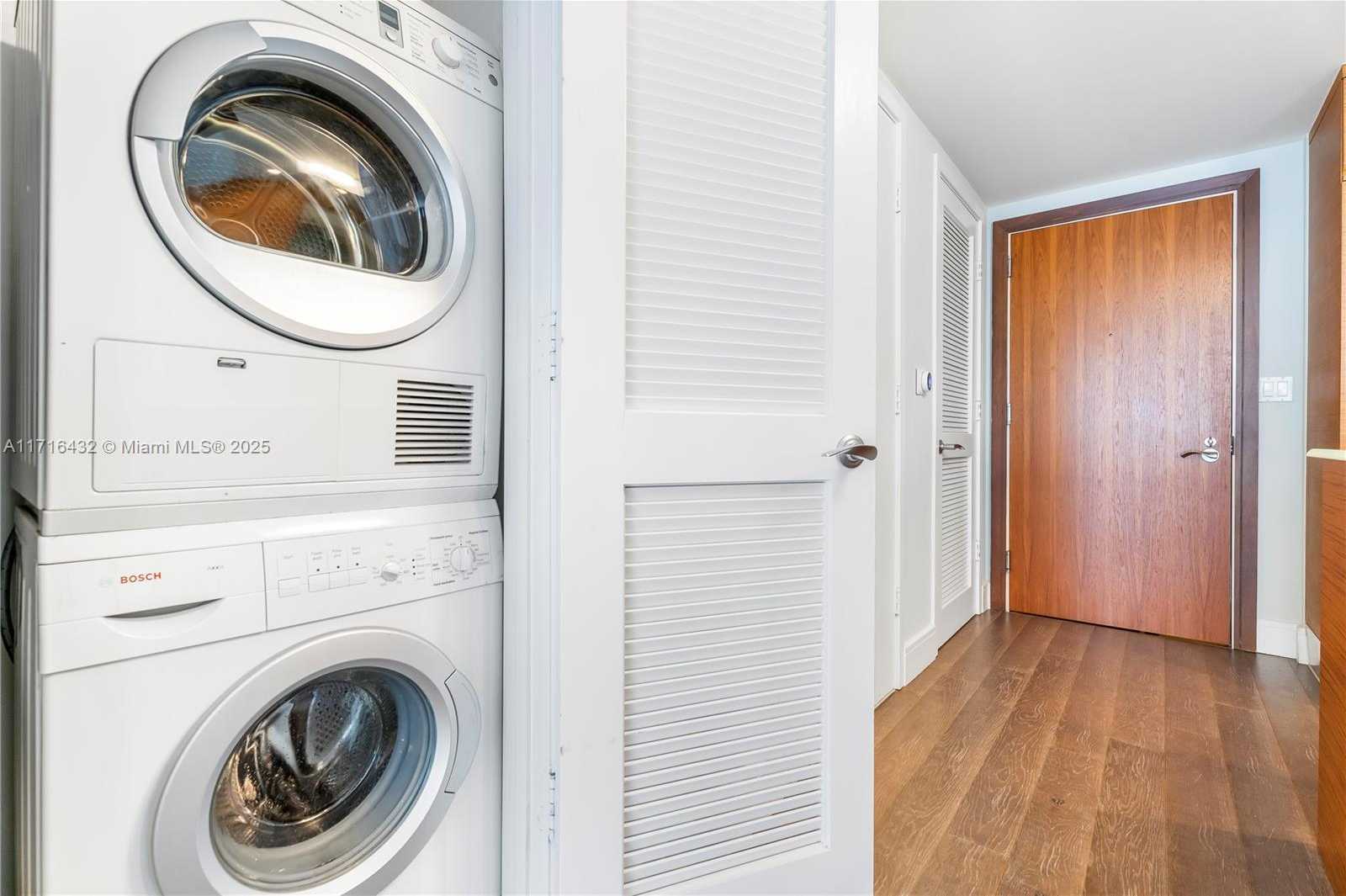 Small Image of 5875 COLLINS AVE #1004, Miami Beach Number 11