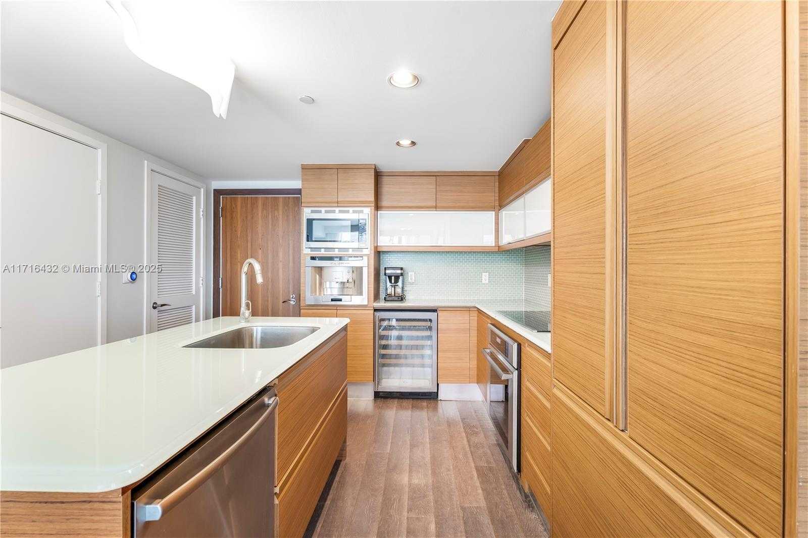 Small Image of 5875 COLLINS AVE #1004, Miami Beach Number 5