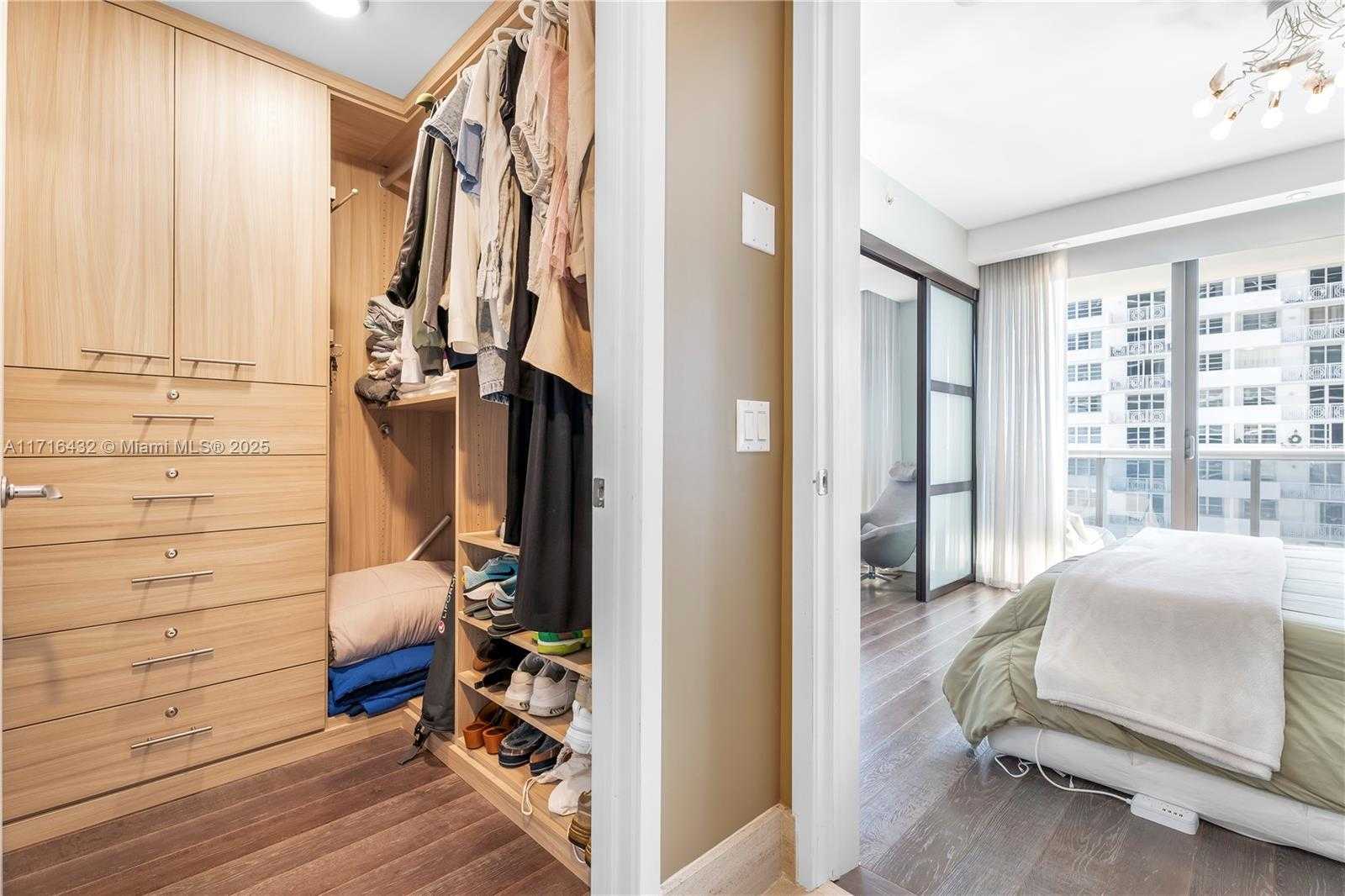 Small Image of 5875 COLLINS AVE #1004, Miami Beach Number 8