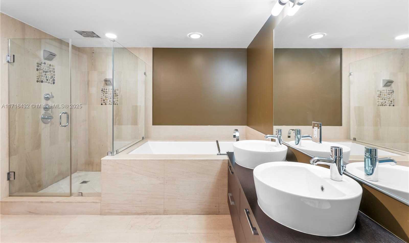 Small Image of 5875 COLLINS AVE #1004, Miami Beach Number 9
