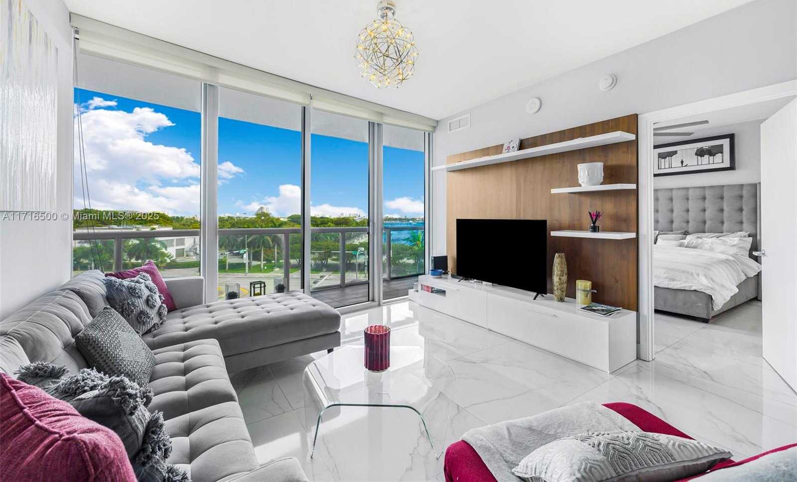 Small Image of 888 BISCAYNE BLVD #411, Miami Number 2