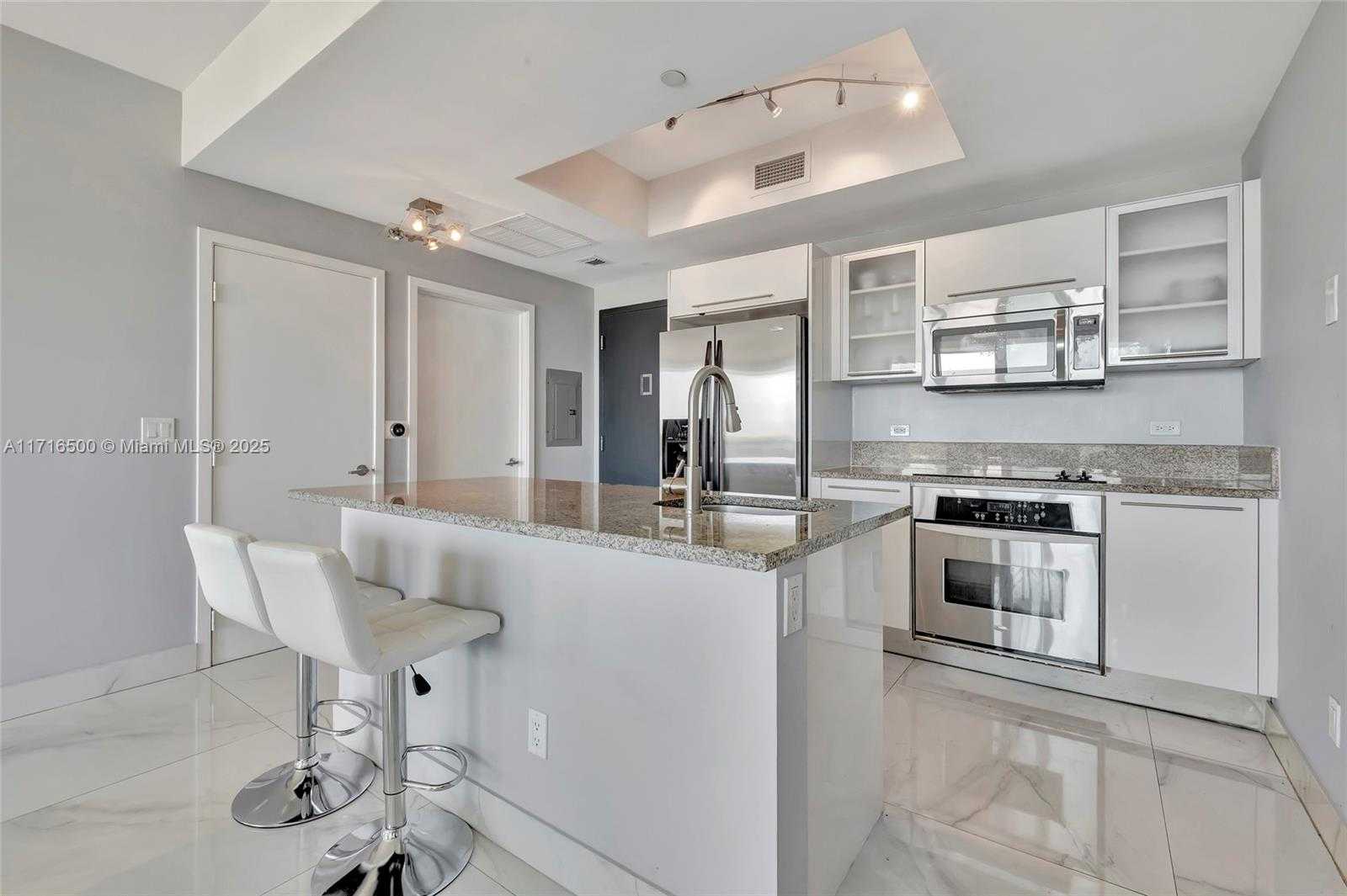 Small Image of 888 BISCAYNE BLVD #411, Miami Number 3