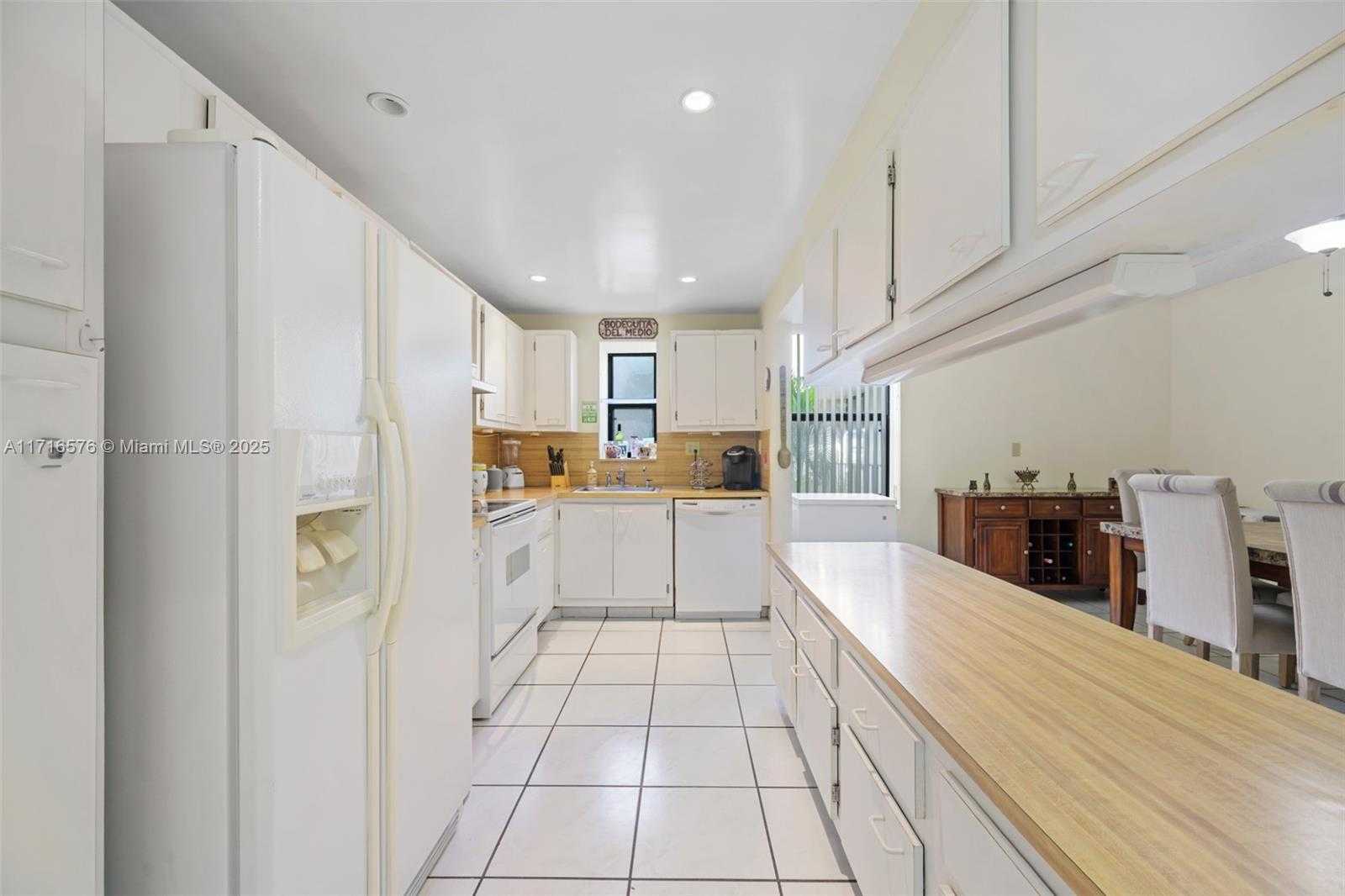 Small Image of 20401 NORTH EAST 30TH AVE #320-8, Aventura Number 9