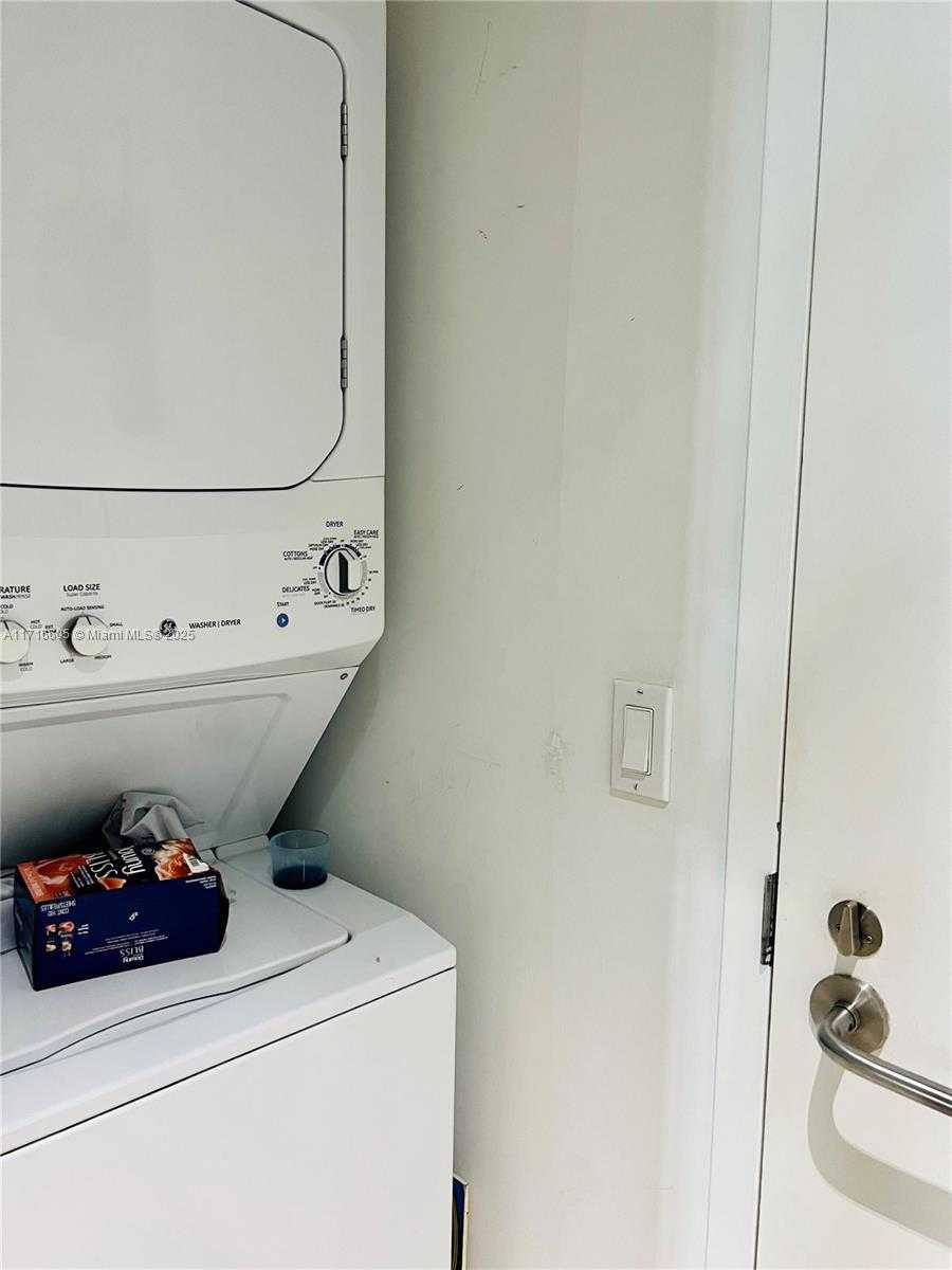 Small Image of 31 SOUTH EAST 6TH ST #1905, Miami Number 18