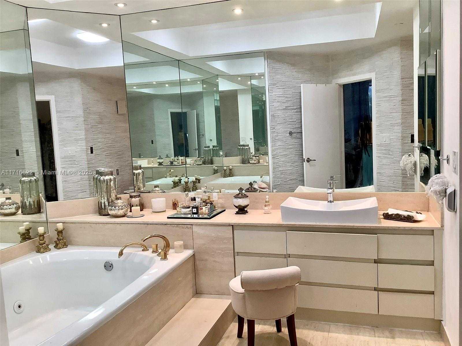 Small Image of 4000 ISLAND BLVD #W-STE3, Aventura Number 5
