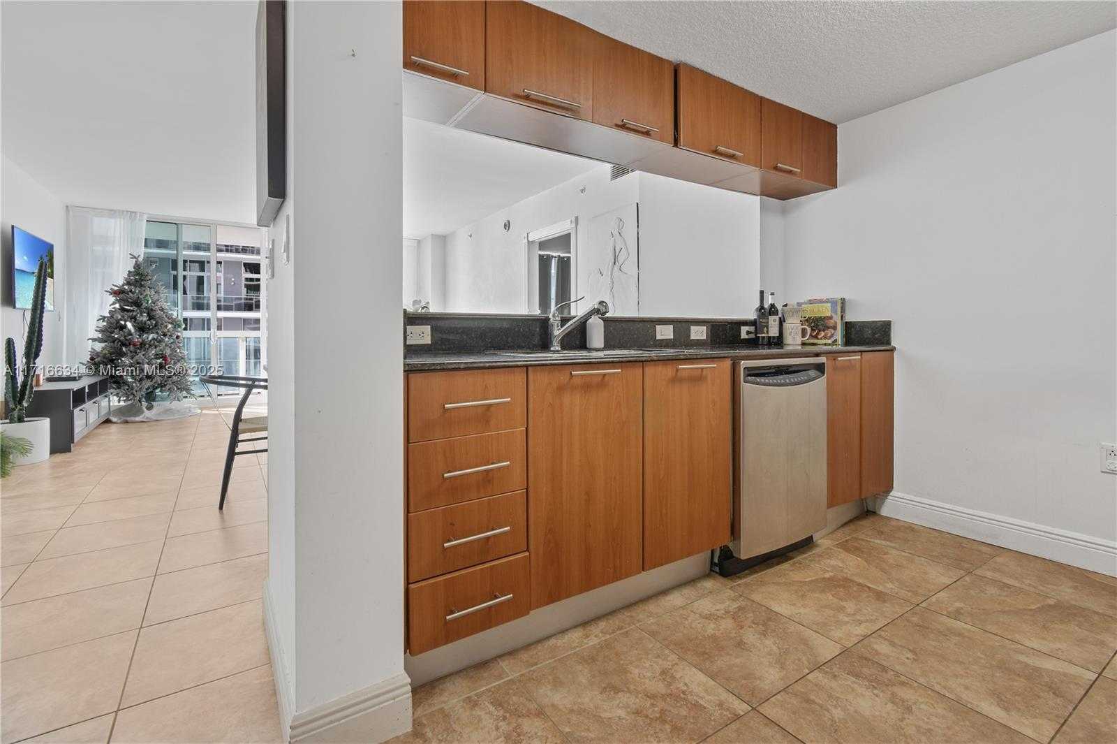 Small Image of 1800 NORTH BAYSHORE DR #1412, Miami Number 12