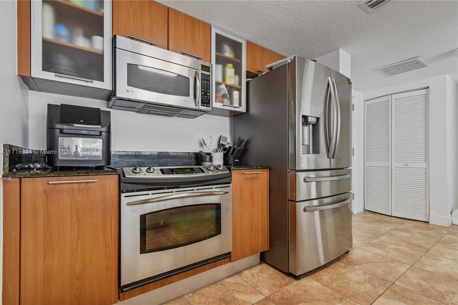 Small Image of 1800 NORTH BAYSHORE DR #1412, Miami Number 14