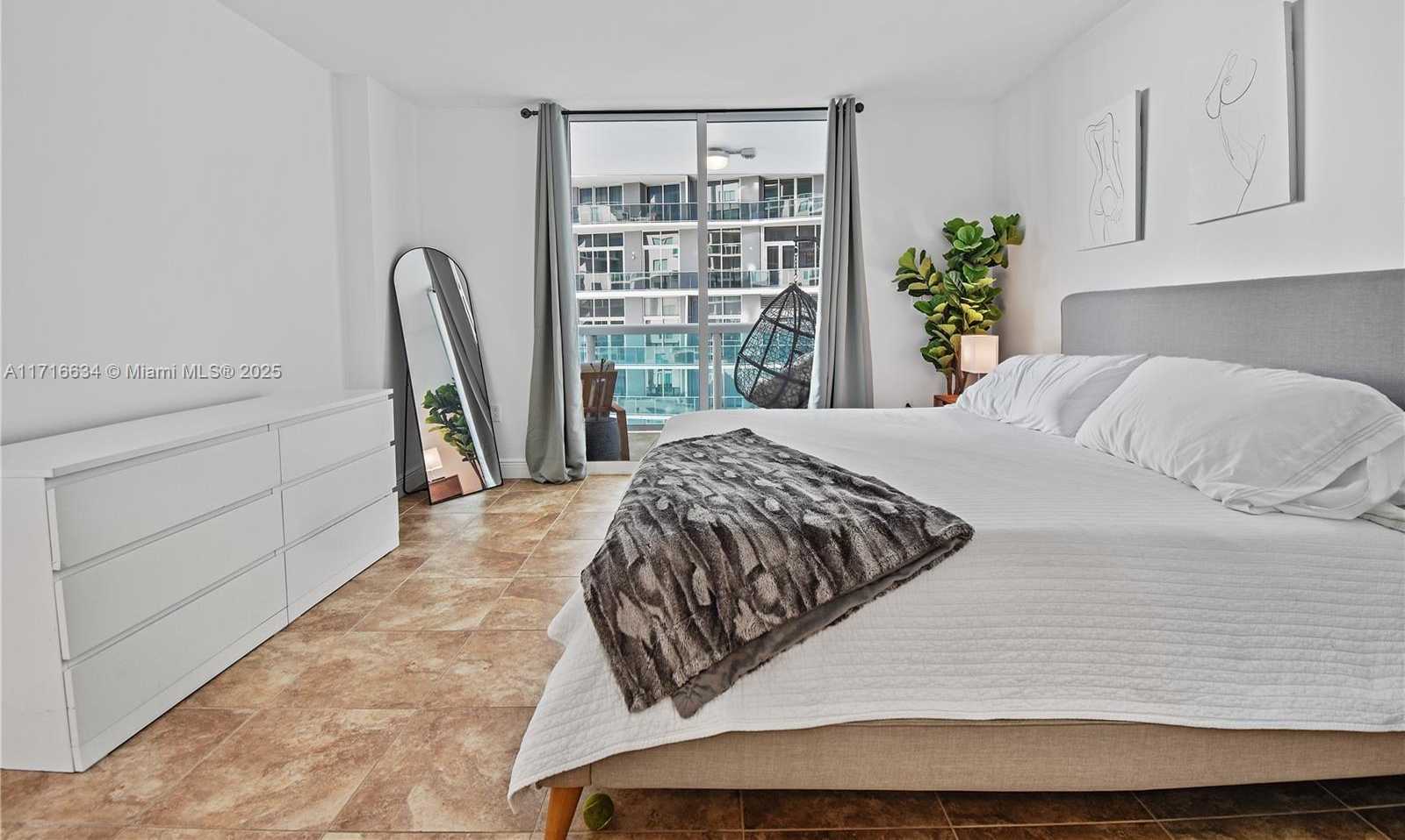Small Image of 1800 NORTH BAYSHORE DR #1412, Miami Number 16