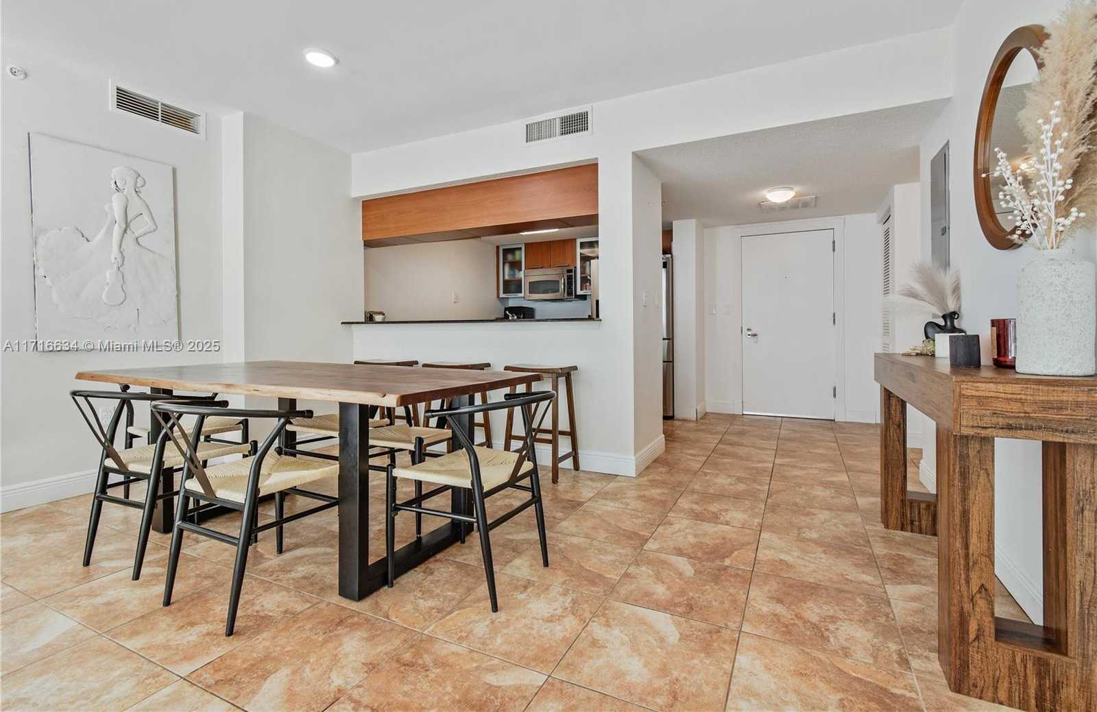 Small Image of 1800 NORTH BAYSHORE DR #1412, Miami Number 8