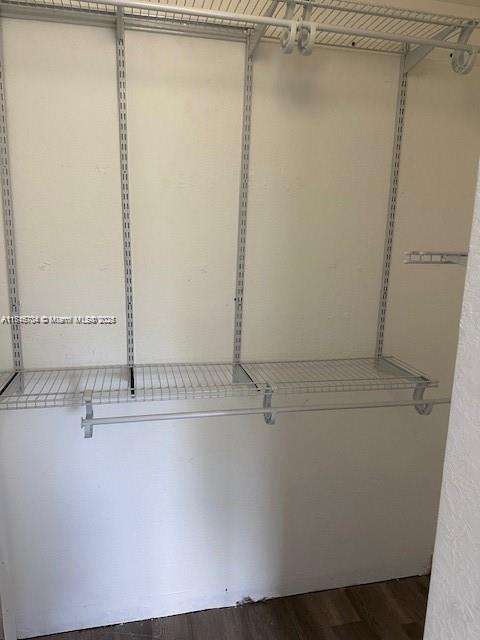 Small Image of Hialeah Number 10