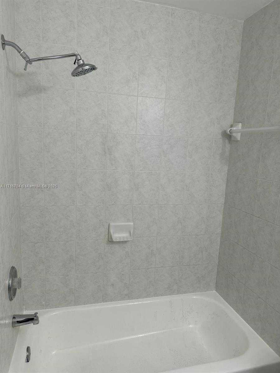 Small Image of Hialeah Number 15