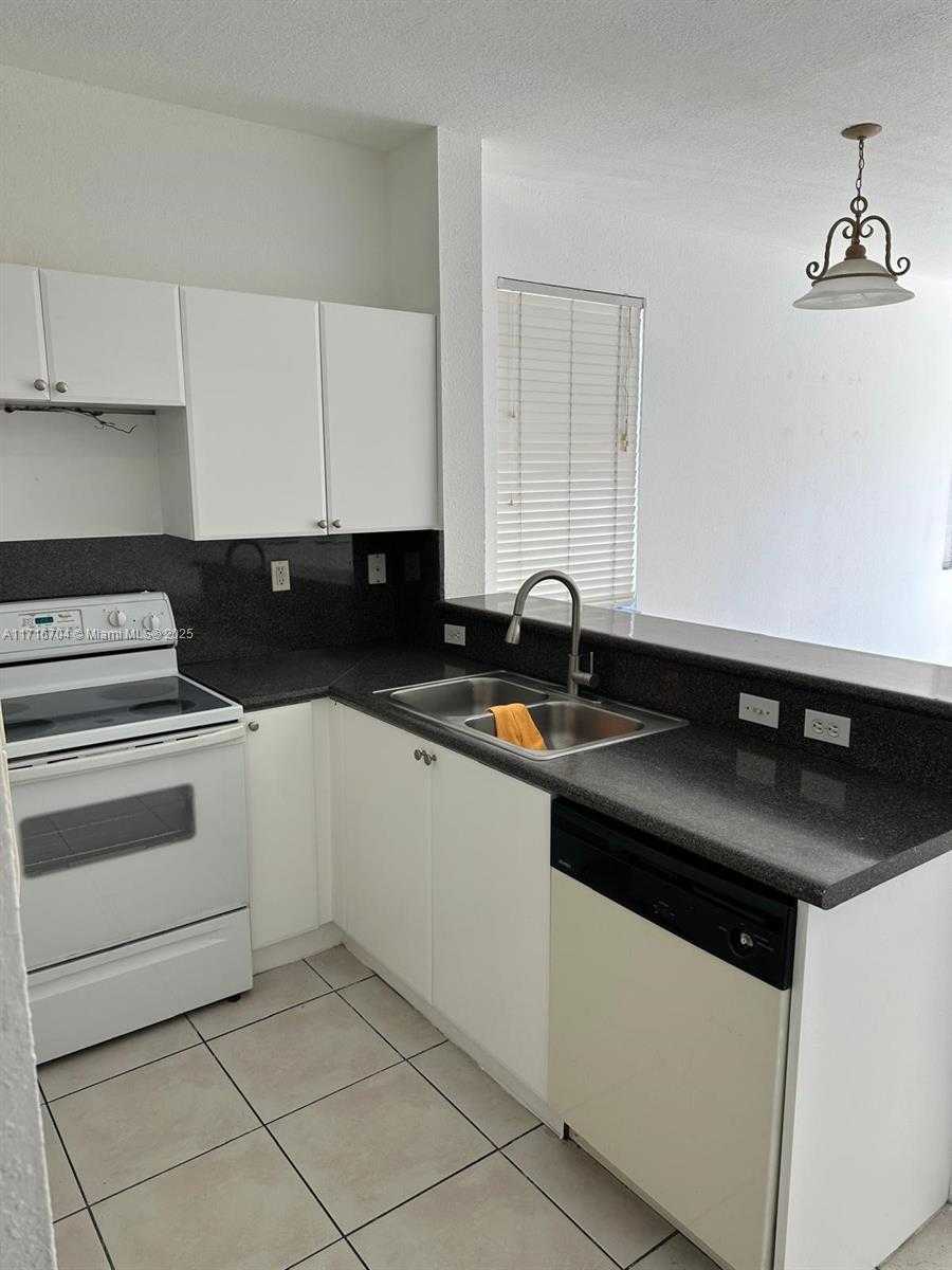 Small Image of Hialeah Number 3