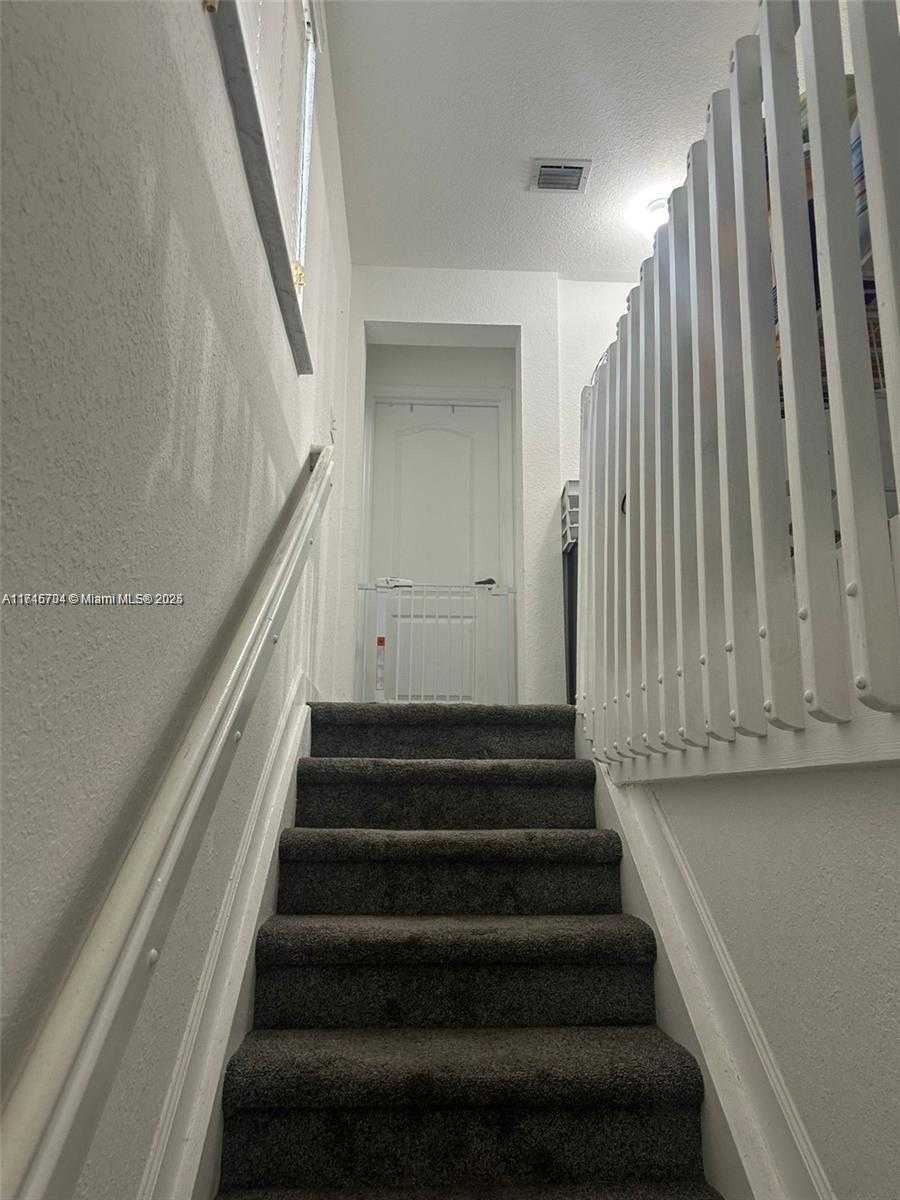 Small Image of Hialeah Number 6