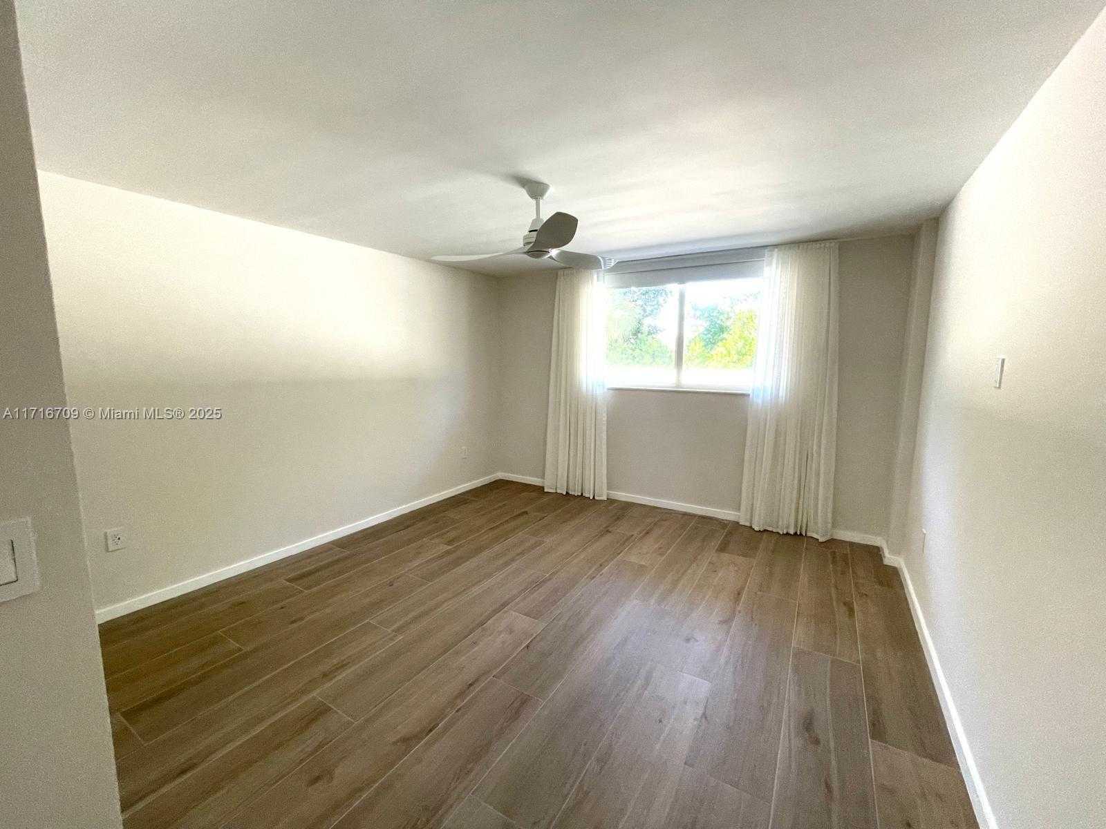 Small Image of 10230 COLLINS AVE #102, Bal Harbour Number 16