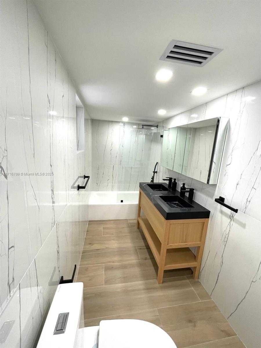Small Image of 10230 COLLINS AVE #102, Bal Harbour Number 20