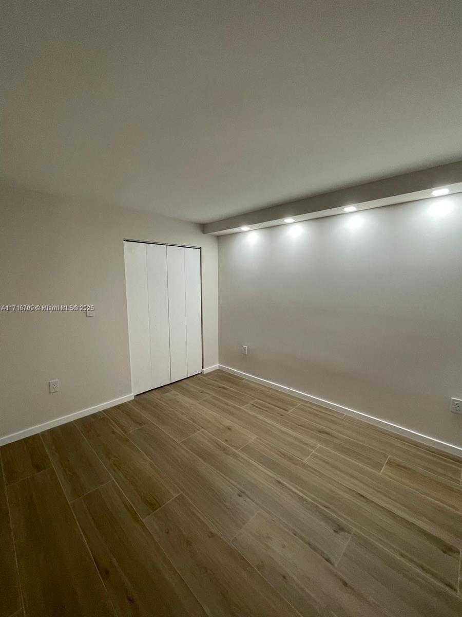 Small Image of 10230 COLLINS AVE #102, Bal Harbour Number 23