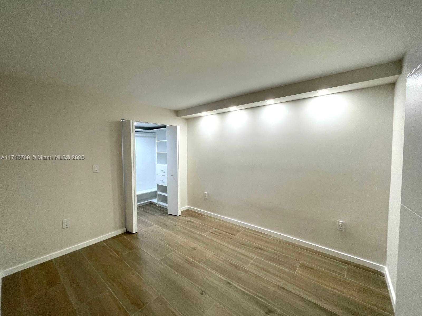 Small Image of 10230 COLLINS AVE #102, Bal Harbour Number 24