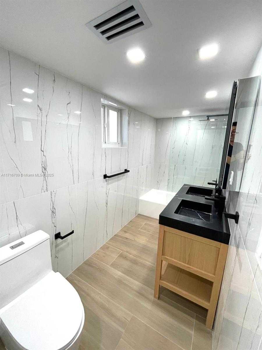 Small Image of 10230 COLLINS AVE #102, Bal Harbour Number 6