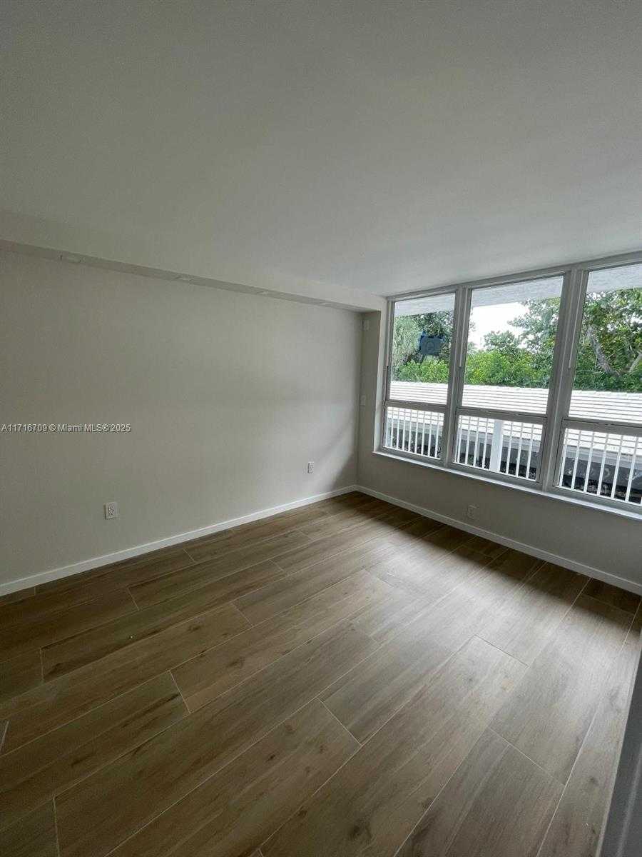 Small Image of 10230 COLLINS AVE #102, Bal Harbour Number 7