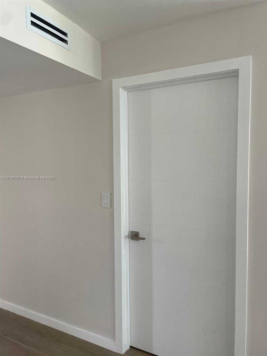 Small Image of 10230 COLLINS AVE #102, Bal Harbour Number 8
