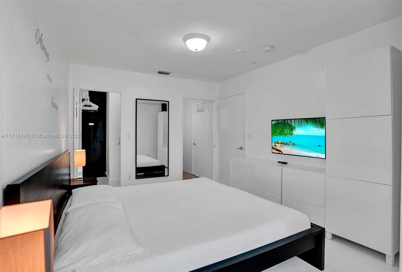 Small Image of 5445 COLLINS AVE #BAY-14, Miami Beach Number 12