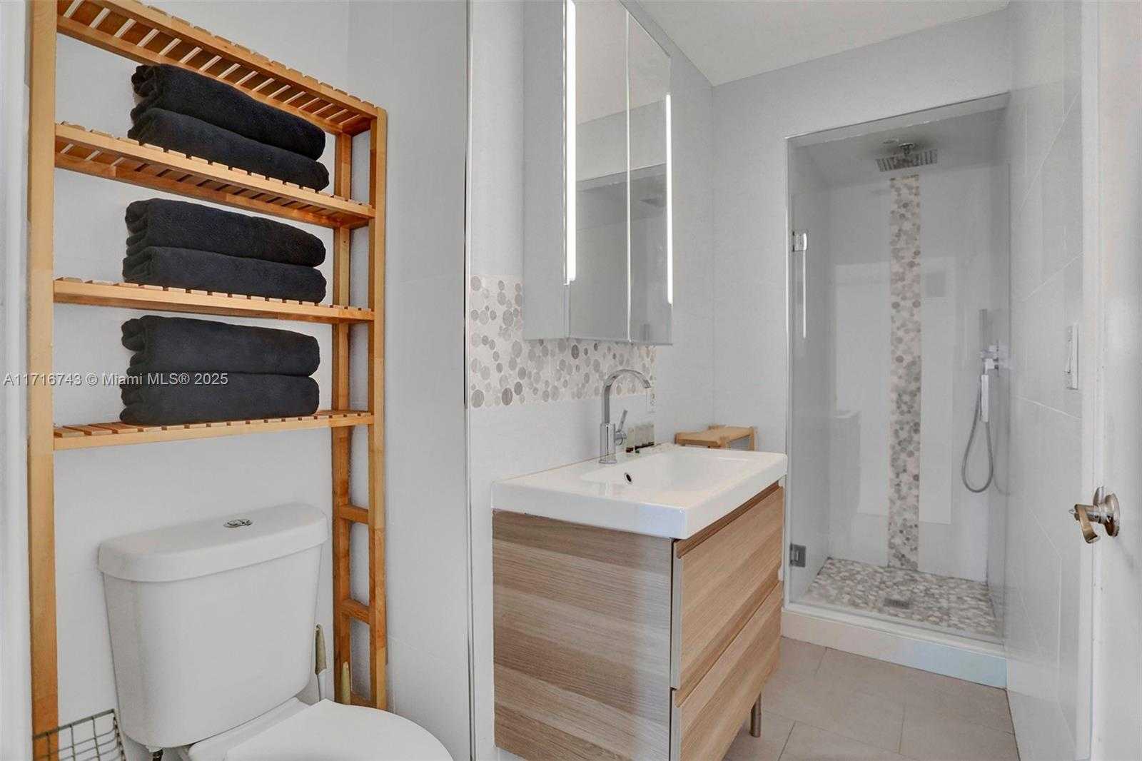 Small Image of 5445 COLLINS AVE #BAY-14, Miami Beach Number 13
