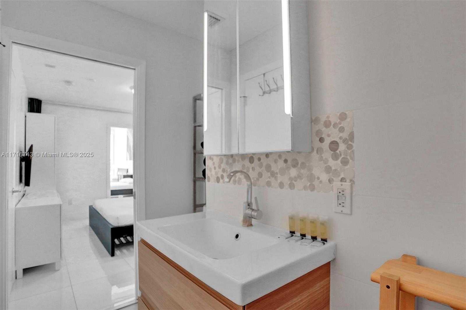 Small Image of 5445 COLLINS AVE #BAY-14, Miami Beach Number 14