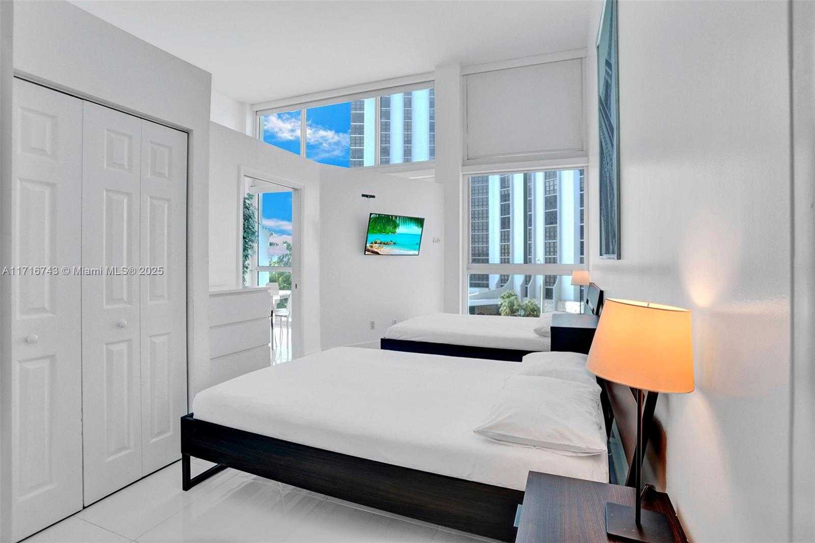 Small Image of 5445 COLLINS AVE #BAY-14, Miami Beach Number 17