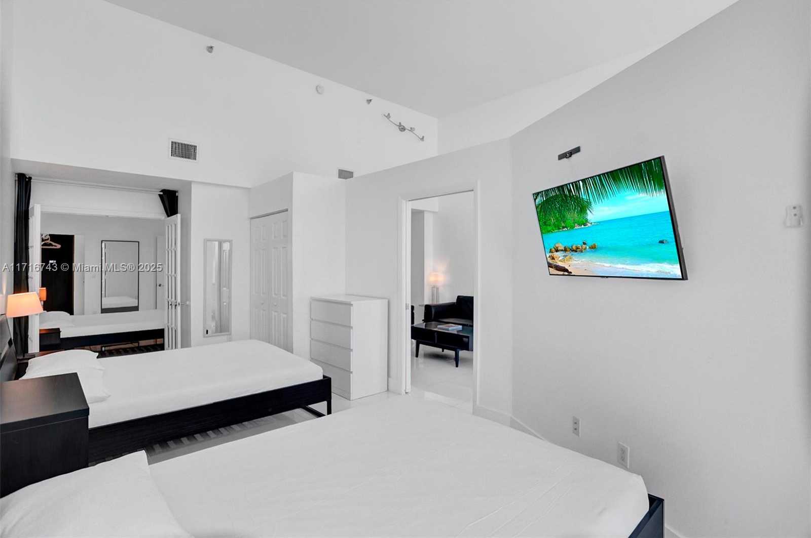 Small Image of 5445 COLLINS AVE #BAY-14, Miami Beach Number 18