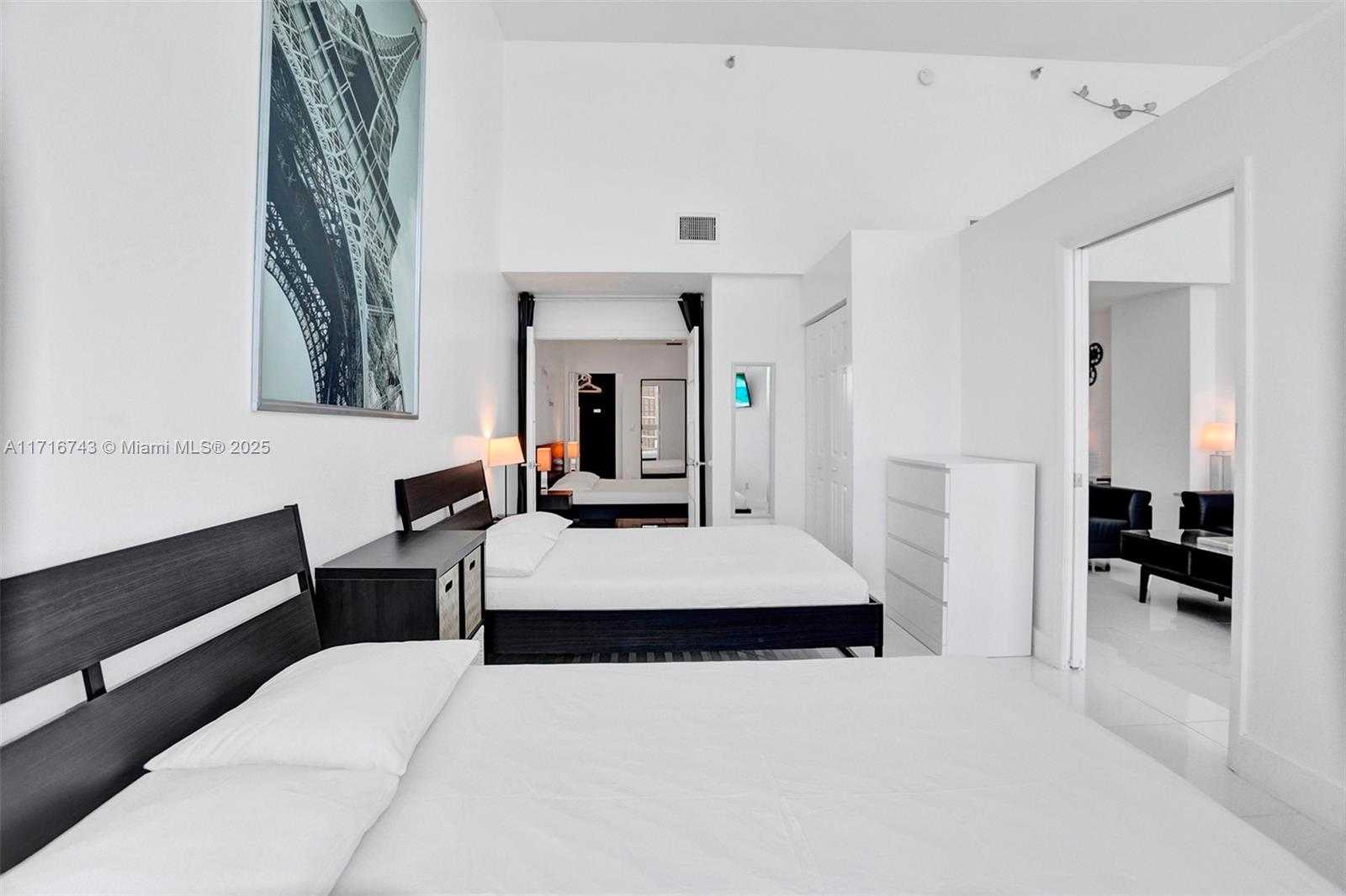 Small Image of 5445 COLLINS AVE #BAY-14, Miami Beach Number 19