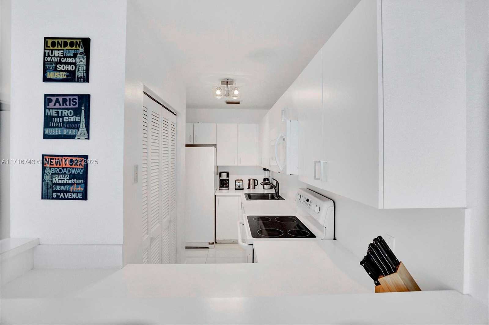 Small Image of 5445 COLLINS AVE #BAY-14, Miami Beach Number 24