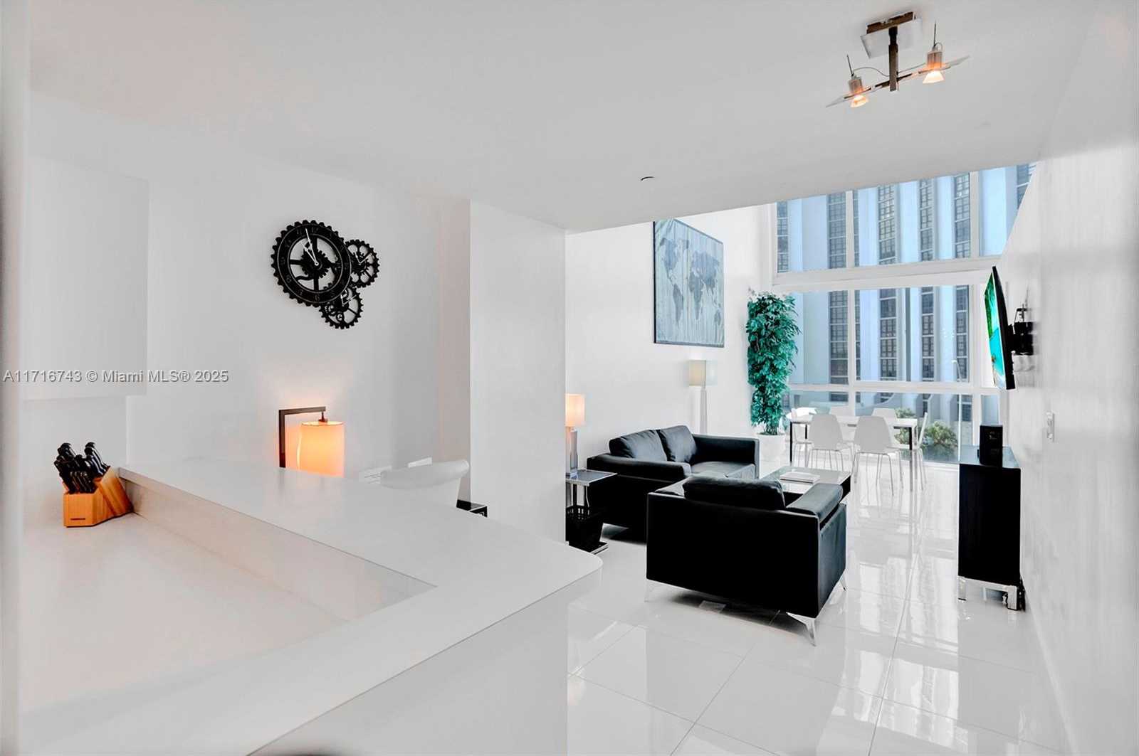 Small Image of 5445 COLLINS AVE #BAY-14, Miami Beach Number 25