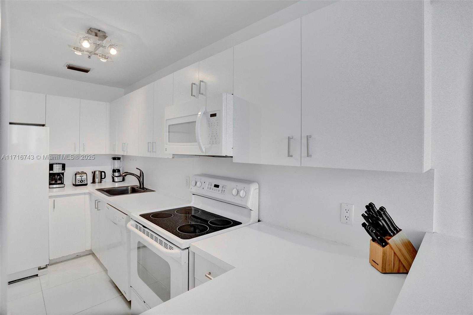 Small Image of 5445 COLLINS AVE #BAY-14, Miami Beach Number 26